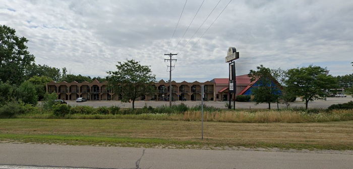 Woodbridge Inn & Suites (TraveLodge) - From Web Listing (newer photo)